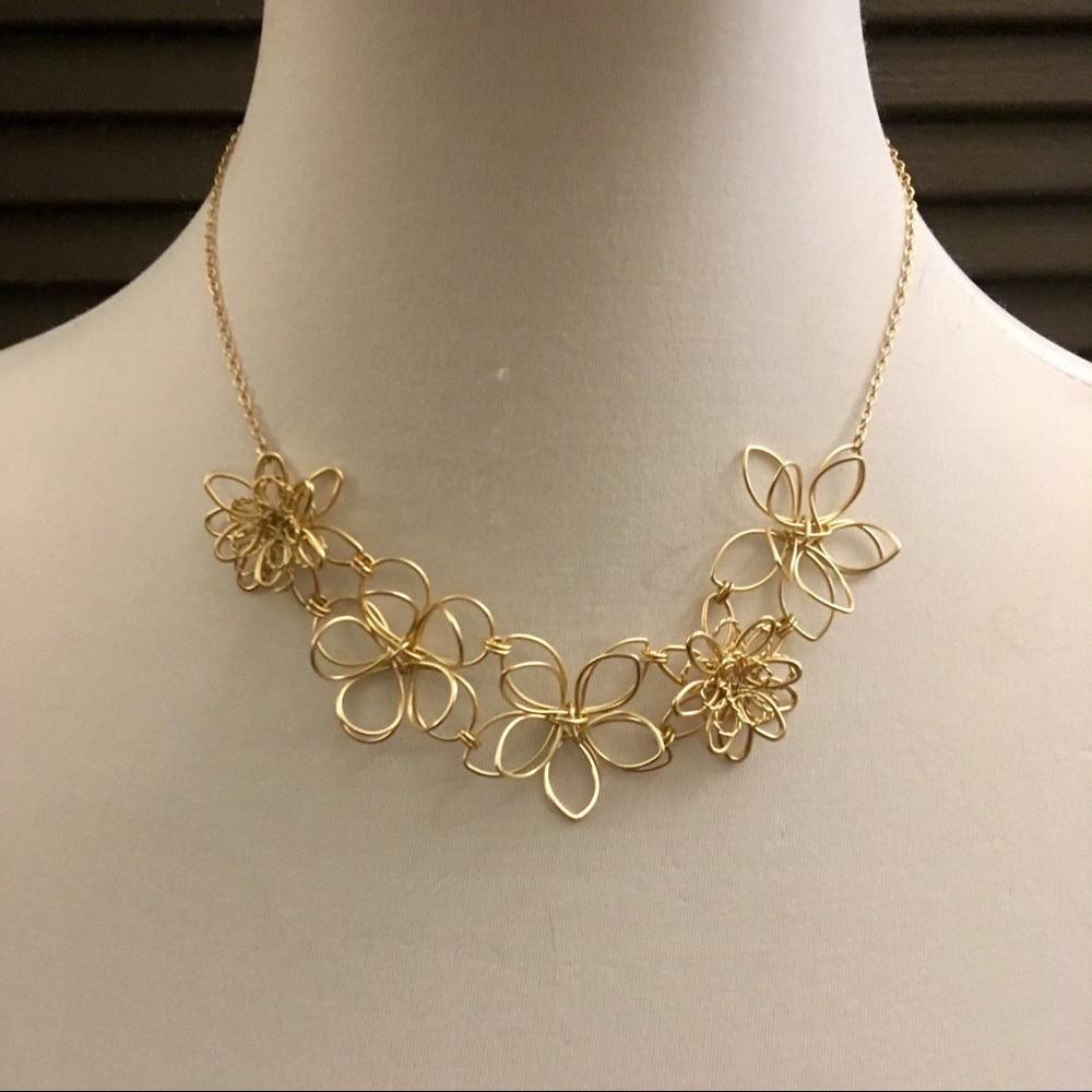 SOLD🎖🆕 LOFT Gold Floral Statement Necklace - Picture 2 of 8